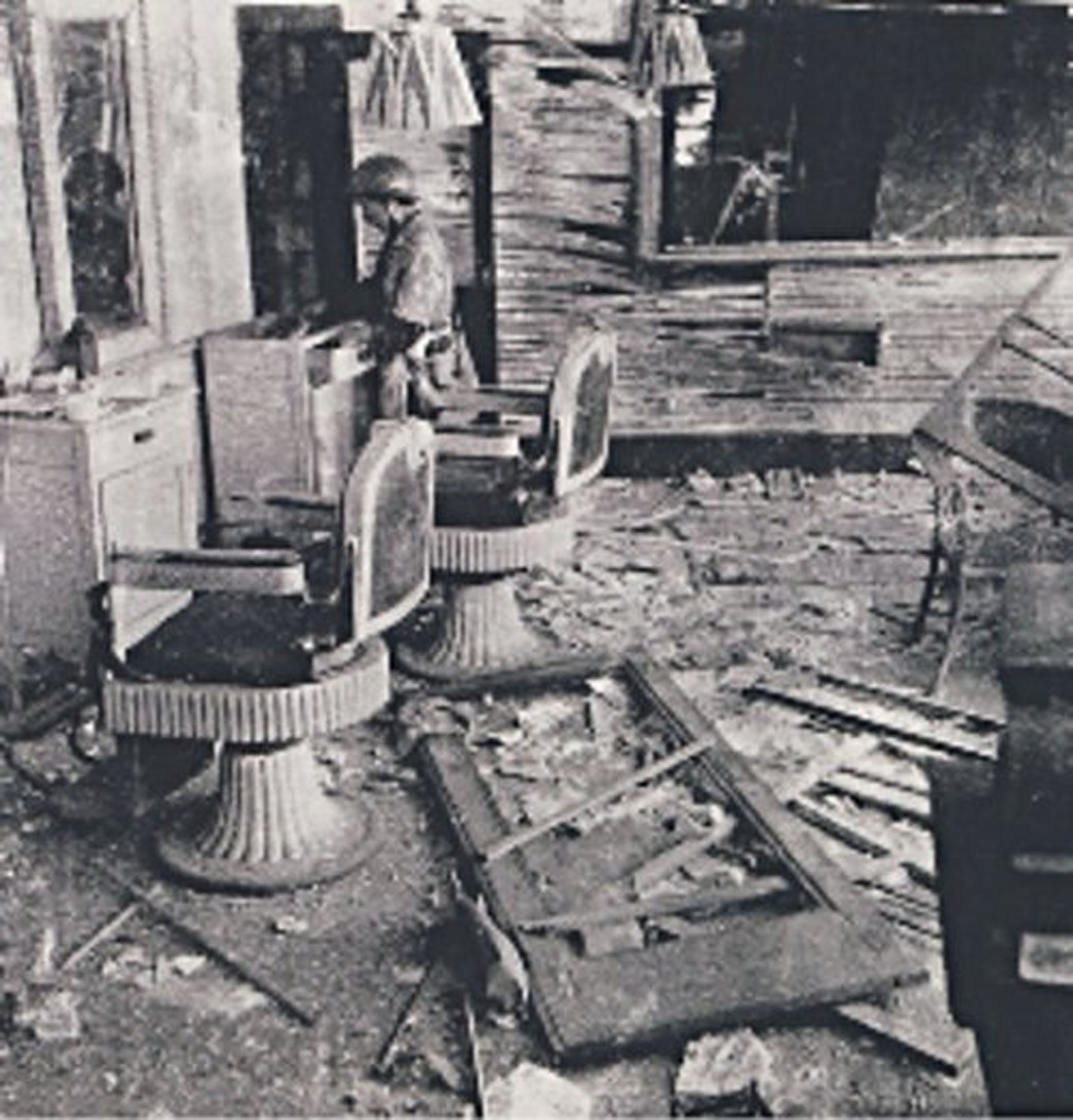 Barber shop damaged by the bomb blast (Matsushige 3) In the area approximately 2,600m from the hypocenter where Matsushige's home was located, his wife Sumie was running their barber shop. Although this area escaped the flames, the damage wreaked by the blast was devastating. Sumie was going through their valuables. Around 2:00 p.m. Modori-machi